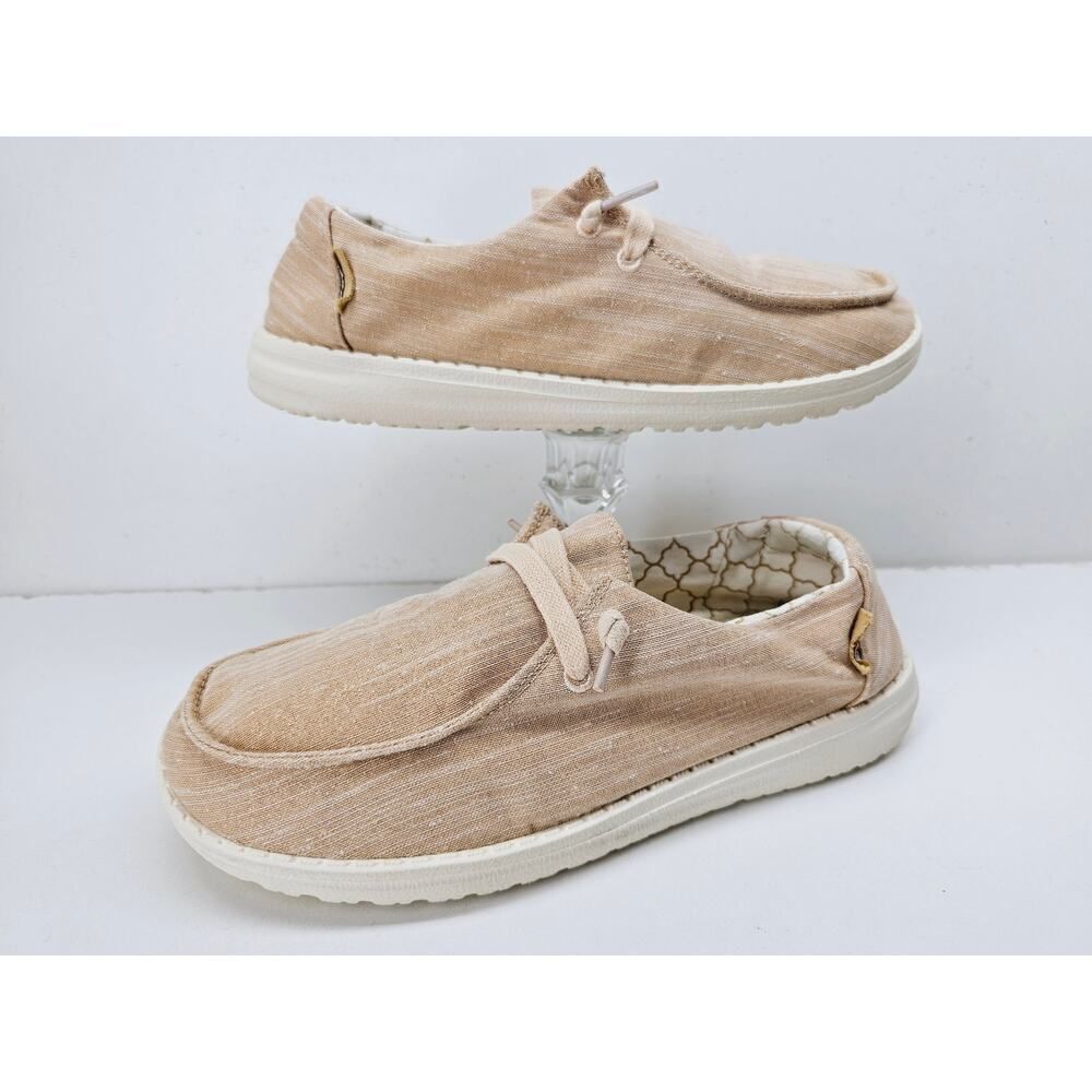 HeyDude Women 7 Comfy footwear